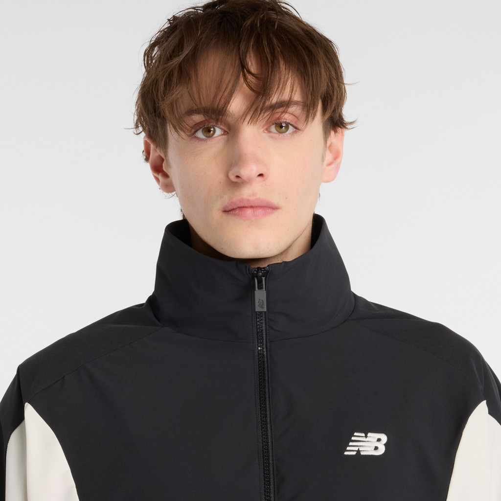 New Balance In Game Woven Track Jacket in SCHWARZ