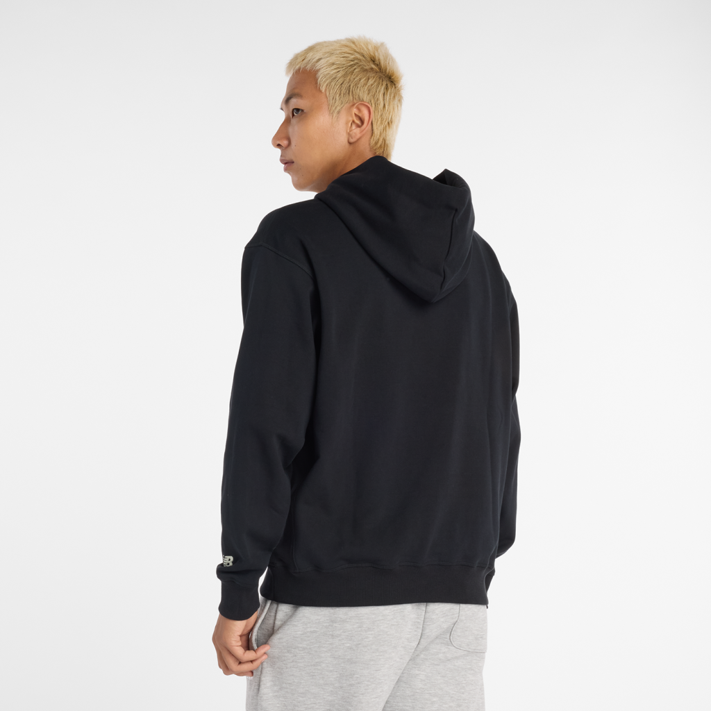 New Balance Atheltics Signature Hoodie in SCHWARZ