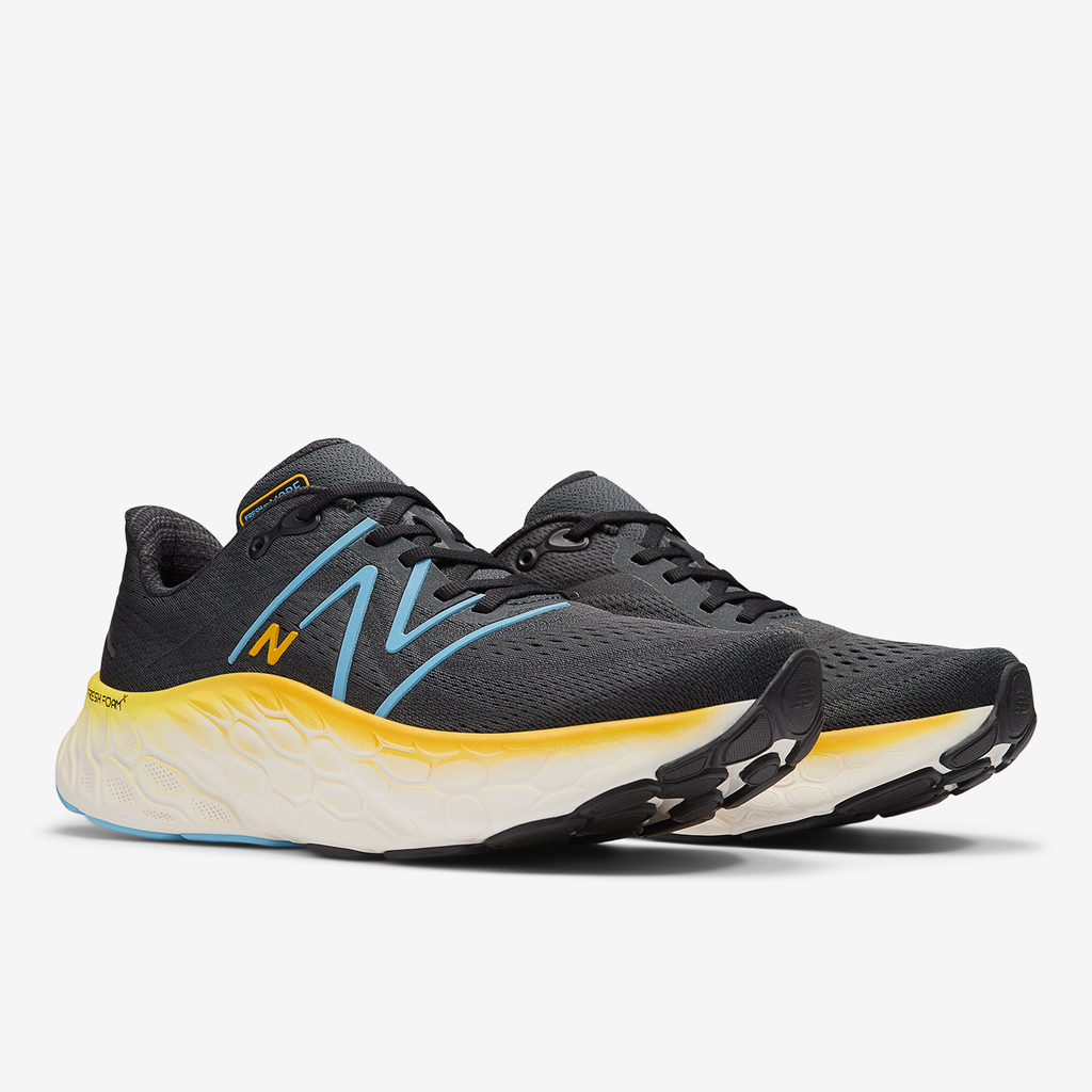 New Balance M More v4 Laufschuhe in SCHWARZ