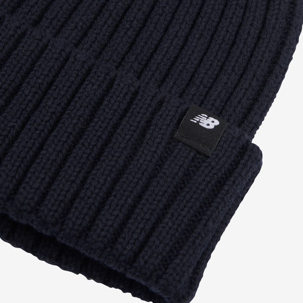 New Balance B NB Tab Beanie in SCHWARZ