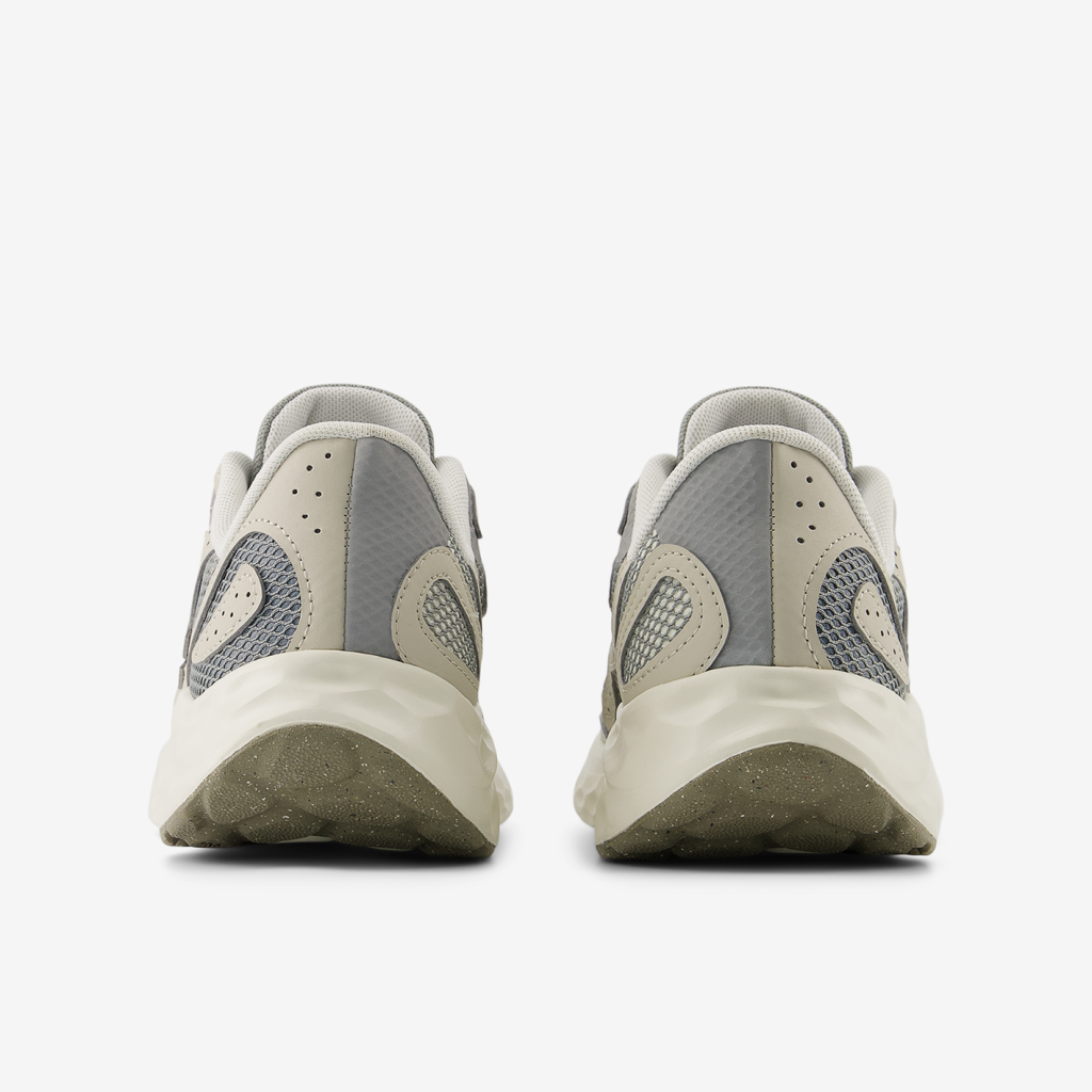 New Balance WARISTM4 Fresh Foam Arishi v4 Laufschuhe in BEIGE