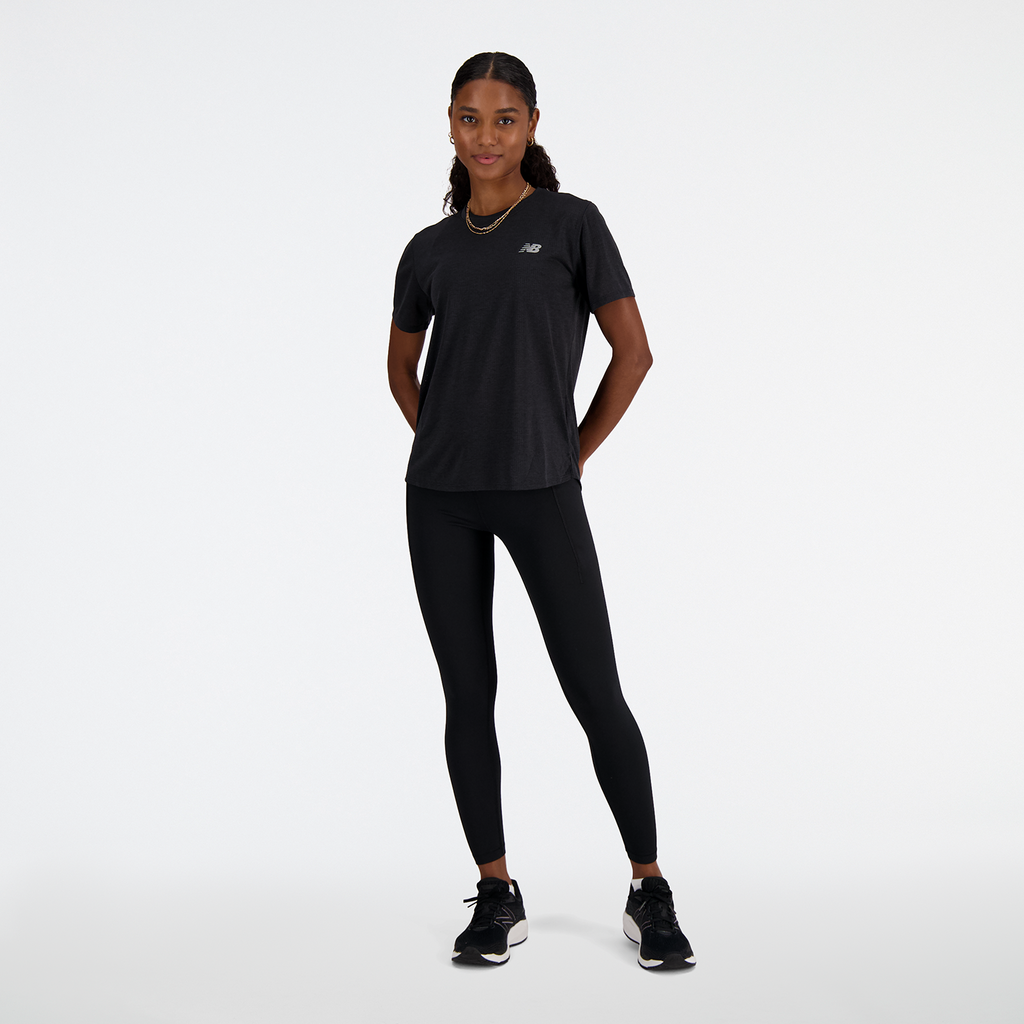 New Balance W NB Athletics Short Sleeve in SCHWARZ