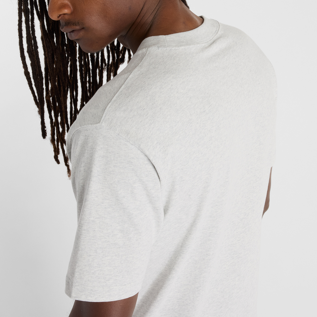 New Balance Athletics Logo T-Shirt in GRAU