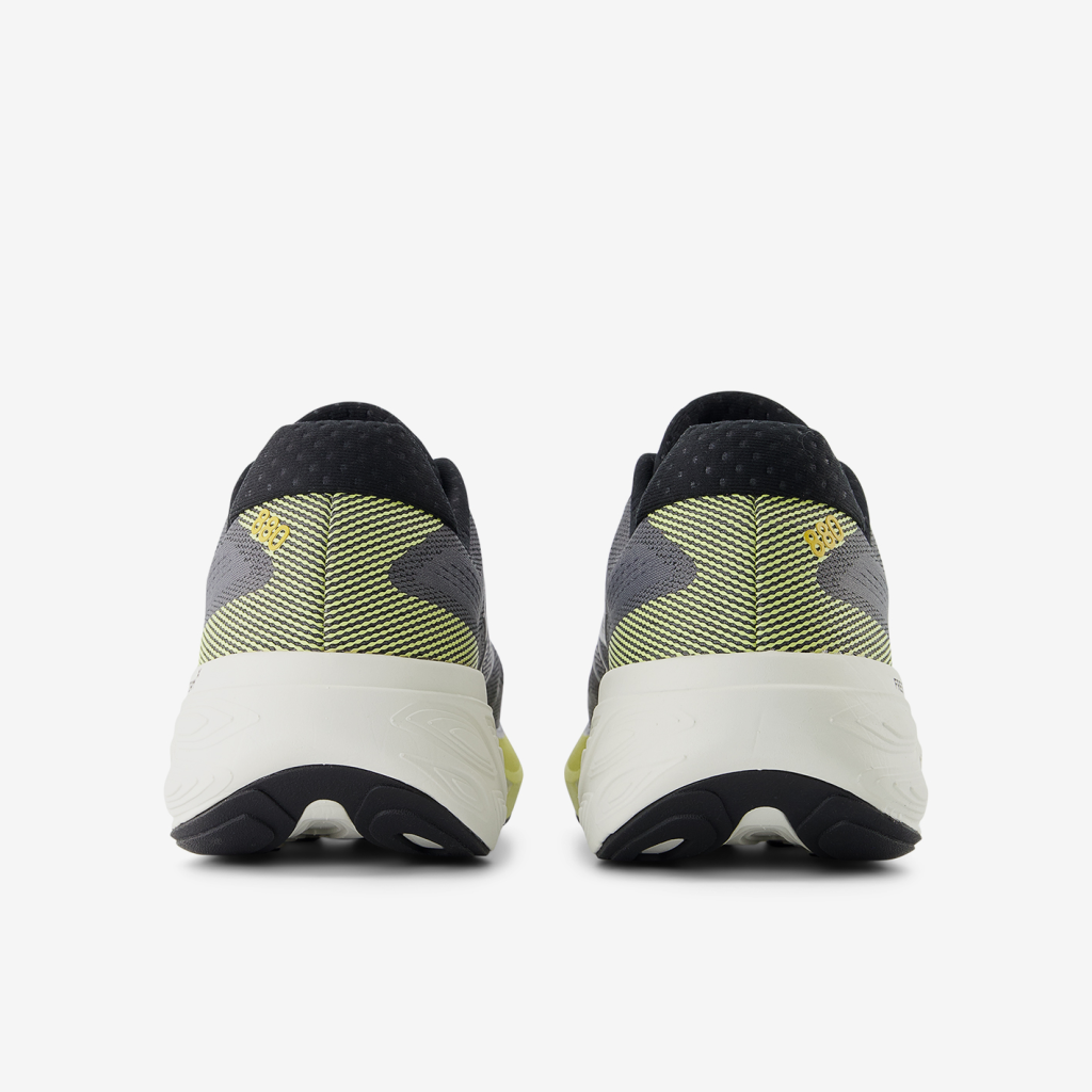 New Balance M 880 v15 Laufschuhe in SCHWARZ