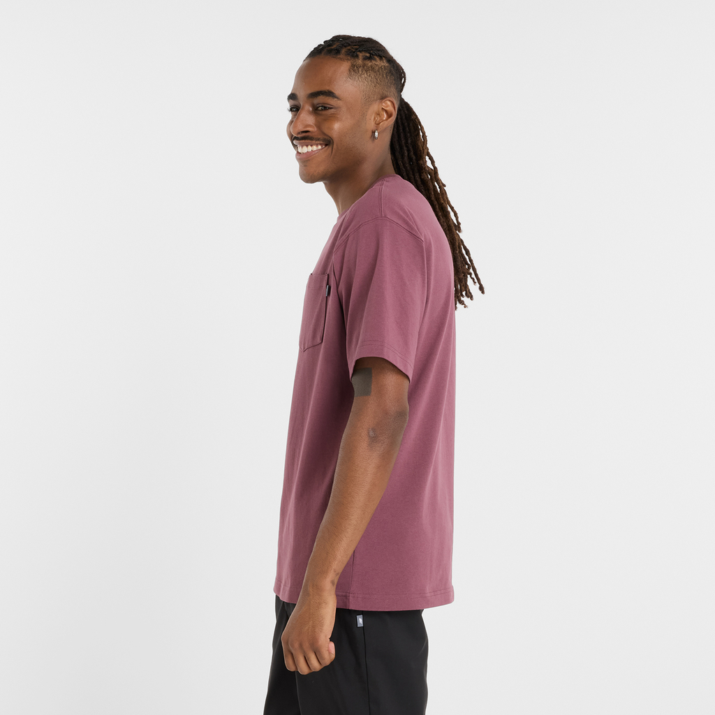 New Balance Athletics Cotton Pocket T-Shirt in VIOLETT