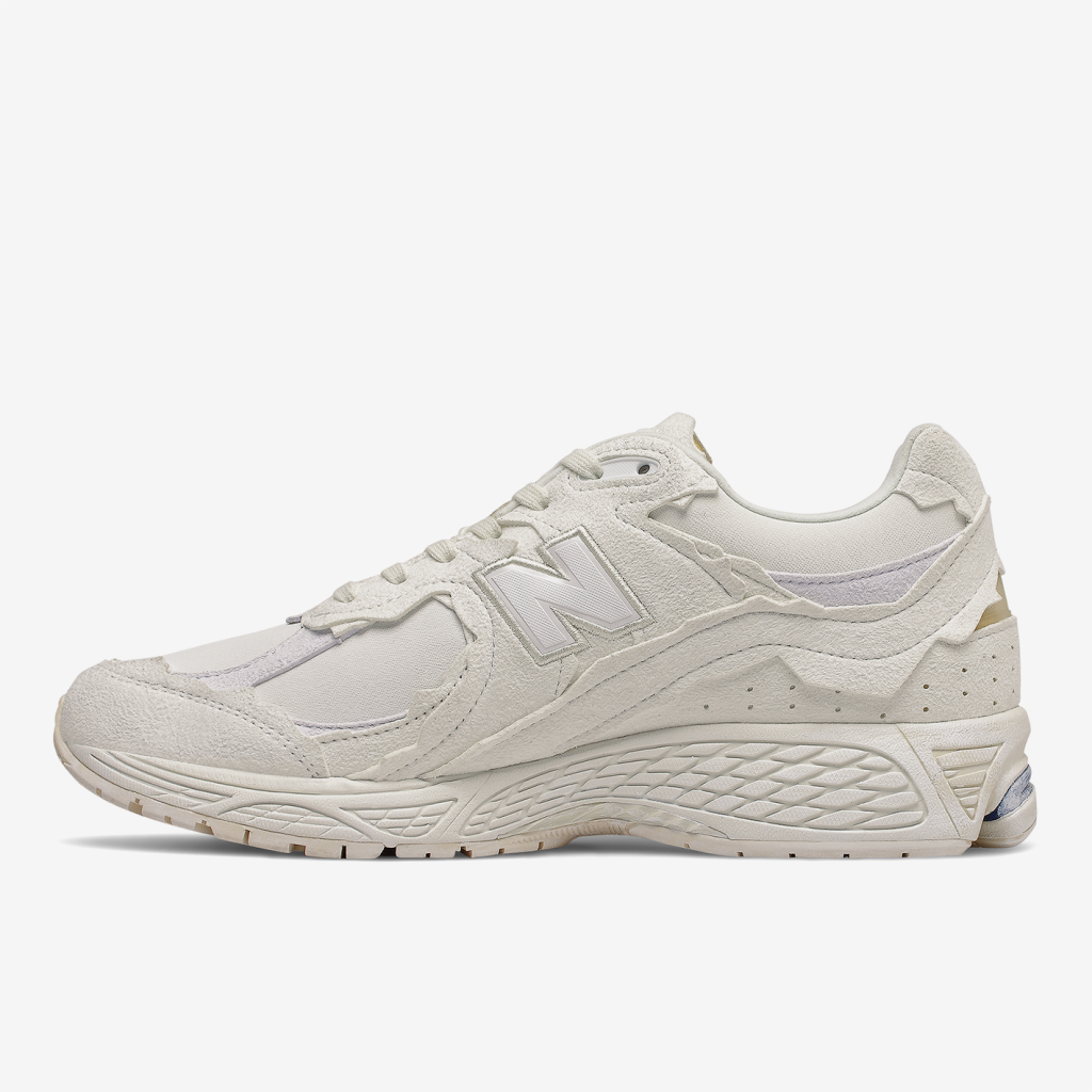 New Balance 2002R Protection Pack in WEISS