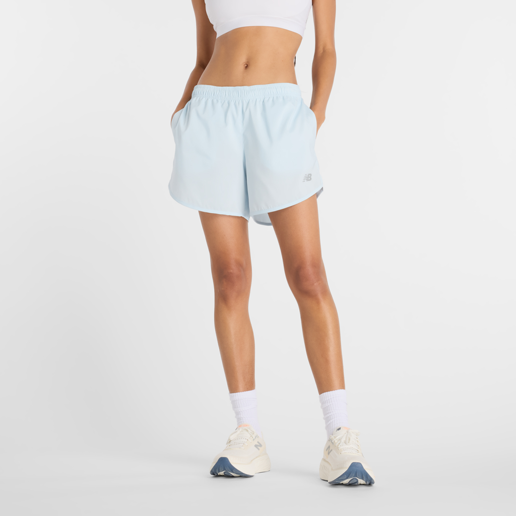 New Balance W Sport Essentials Short 5 Inch in GRAU