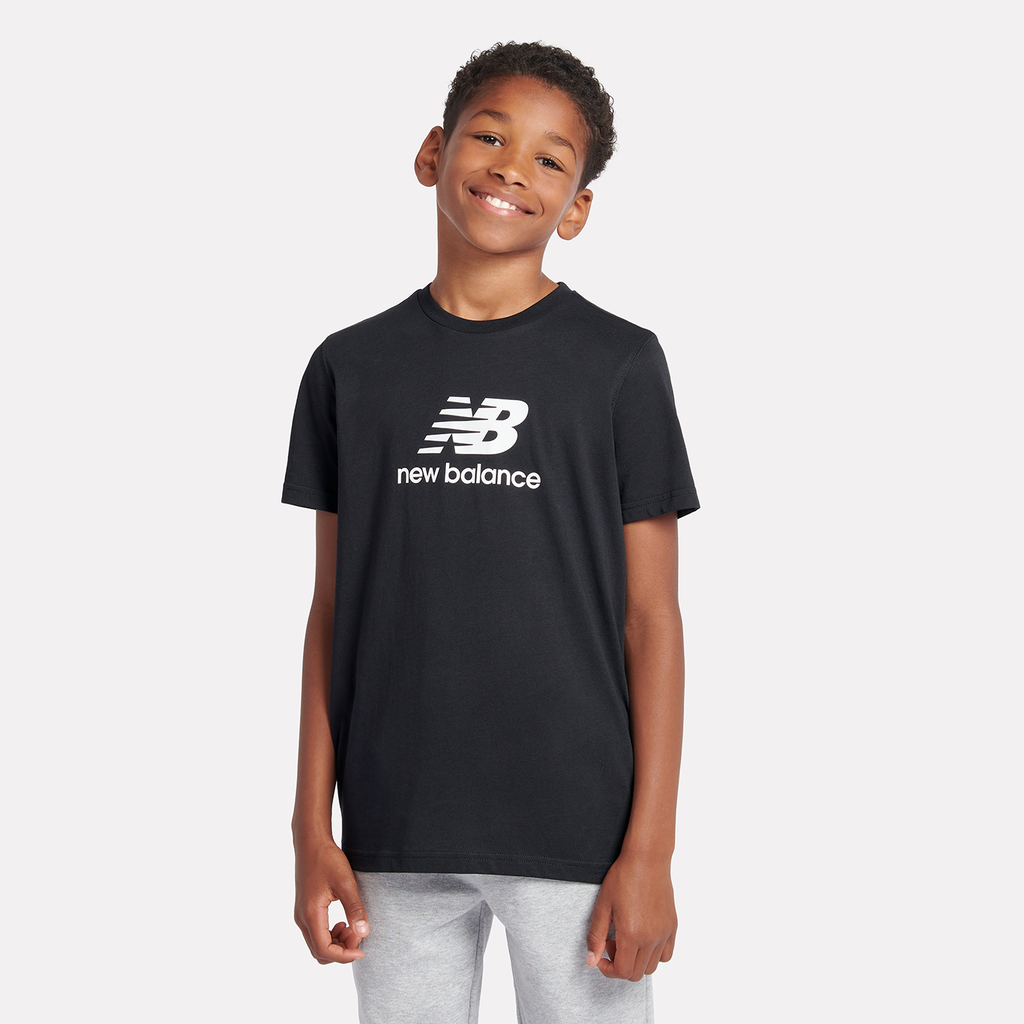 New Balance B New Balance Jersey Stacked Logo Tee in SCHWARZ