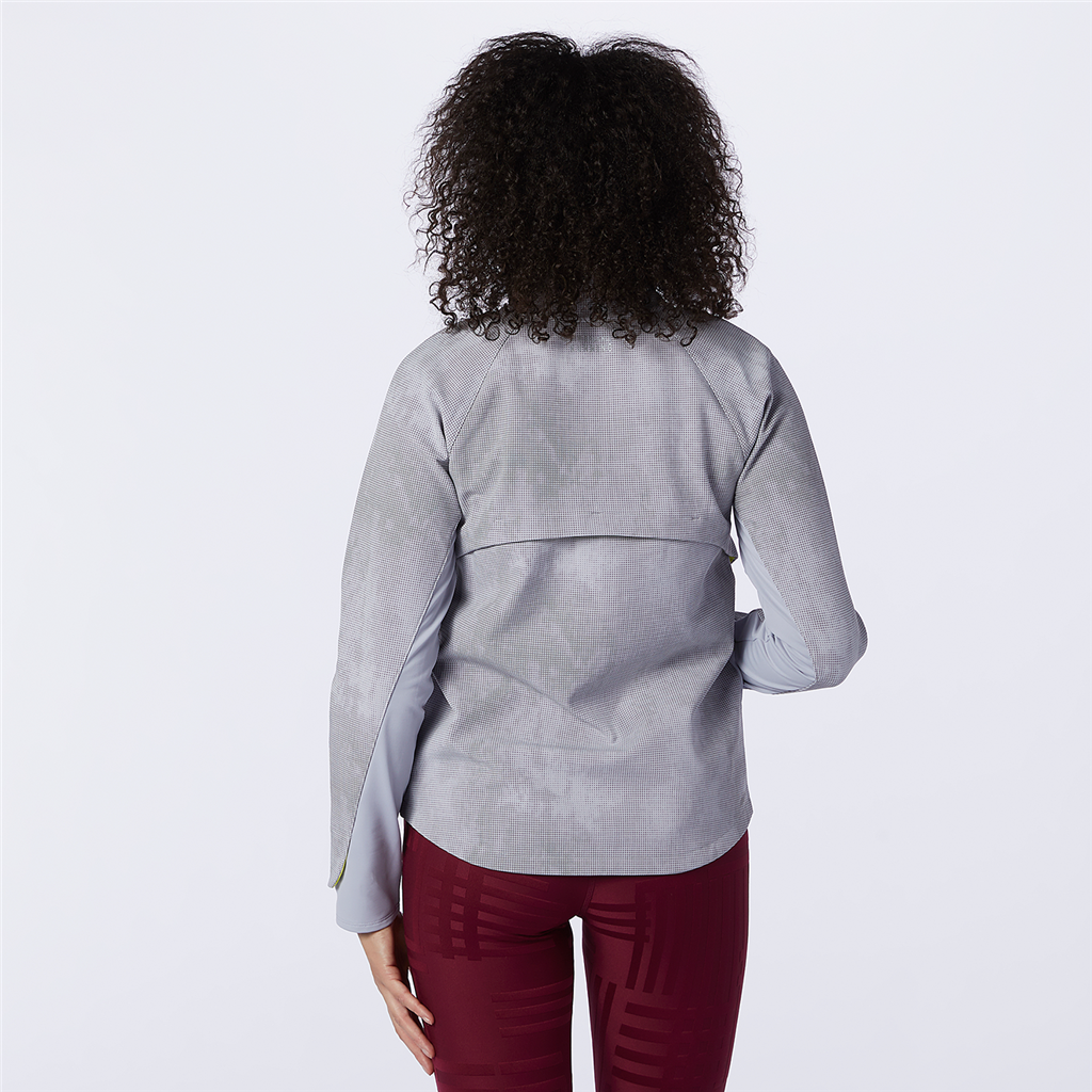 W Reflective Impact Run Winter Jacket whisper grey model_bild_back_brandshop