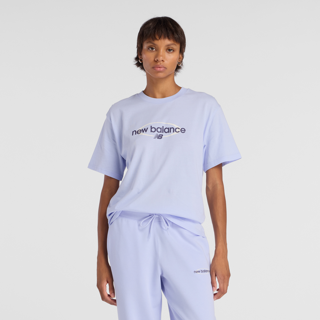 New Balance W Sport Relaxed Graphic T-Shirt in VIOLETT