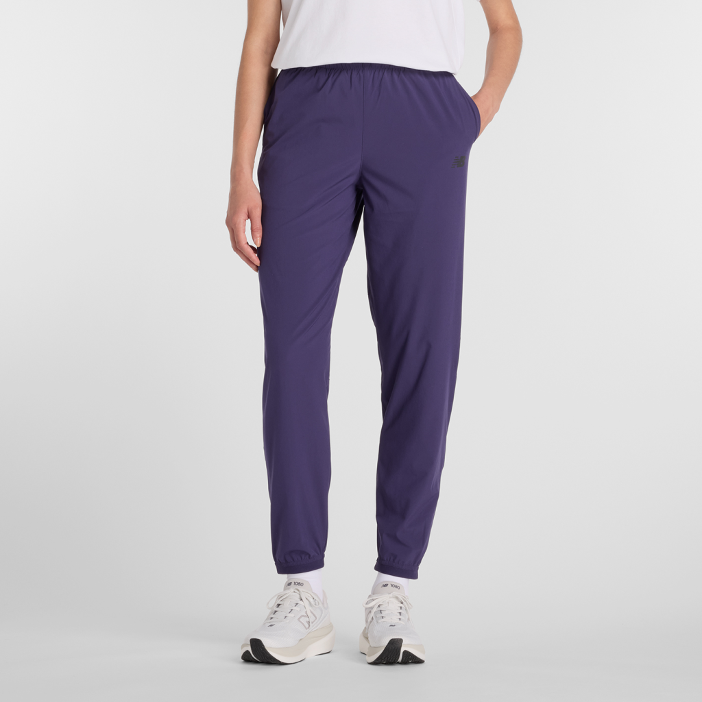 New Balance W Run Essentials Jogger in VIOLETT