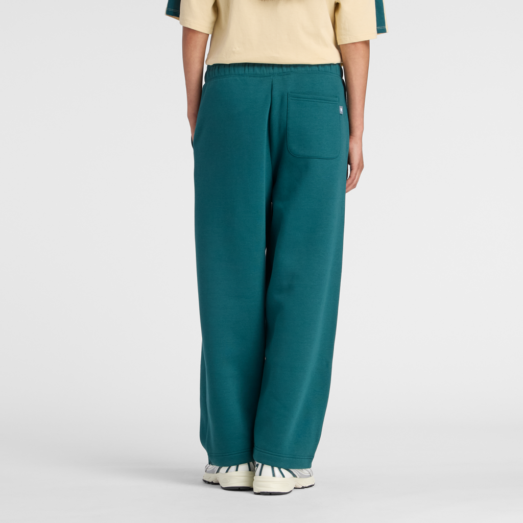 New Balance W Linear Heritage Fleece Barrel Pant in GRÜN