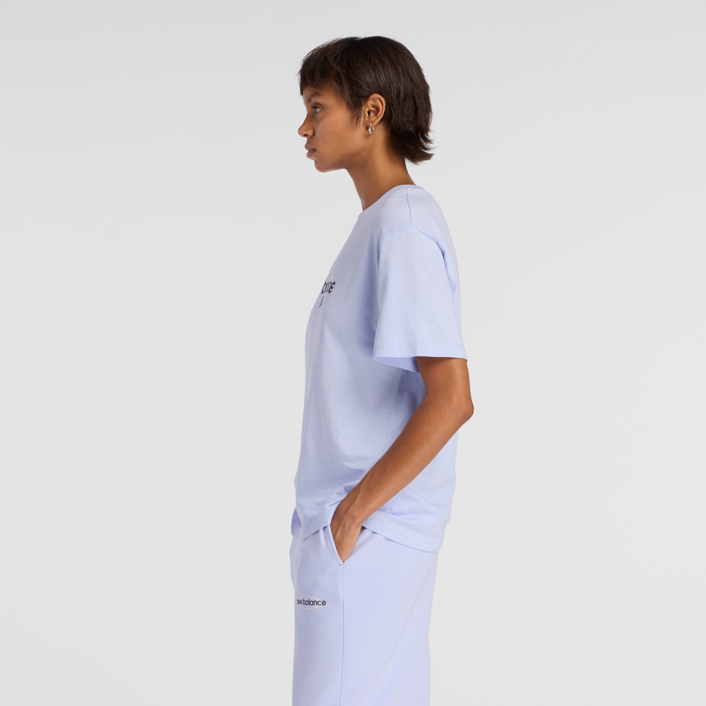New Balance W Sport Relaxed Graphic T-Shirt in VIOLETT