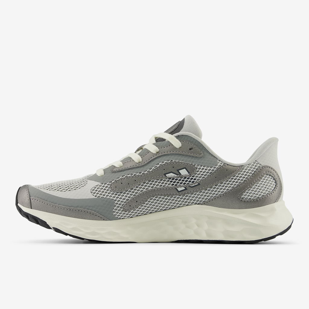 New Balance M Arishi v4 Laufschuhe in GRAU