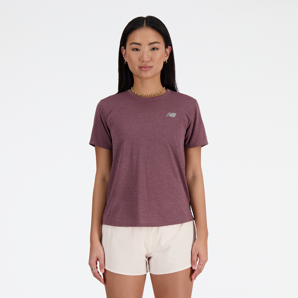 W NB Athletics Short Sleeve licorice heather Hauptbild_brandshop