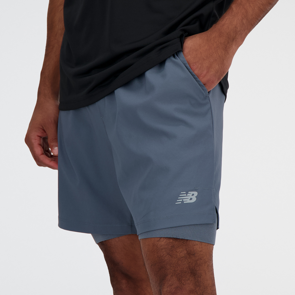 New Balance AC Seamless Short 7 Inch 2-in-1 in GRAU