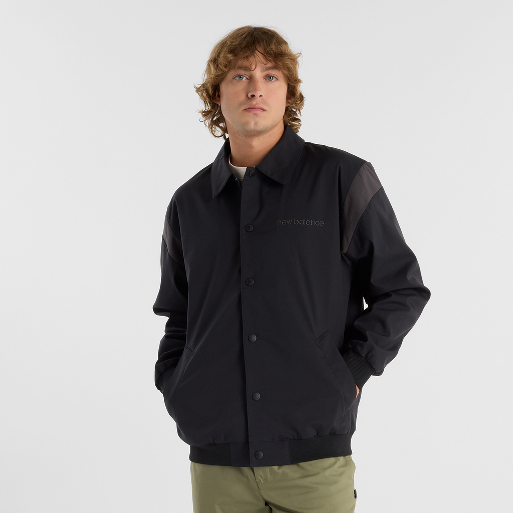 New Balance Athletics Varsity Jacket in SCHWARZ