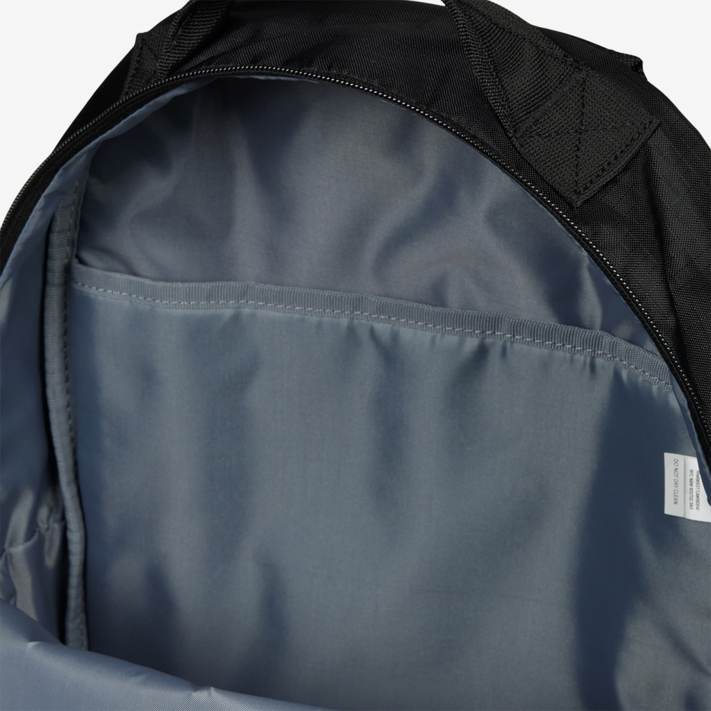 New Balance Essentials Backpack in SCHWARZ