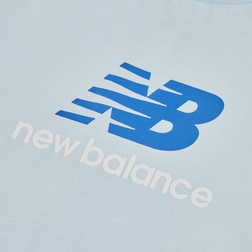 New Balance B NEW BALANCE JERSEY STACKED LOGO TEE in GRAU
