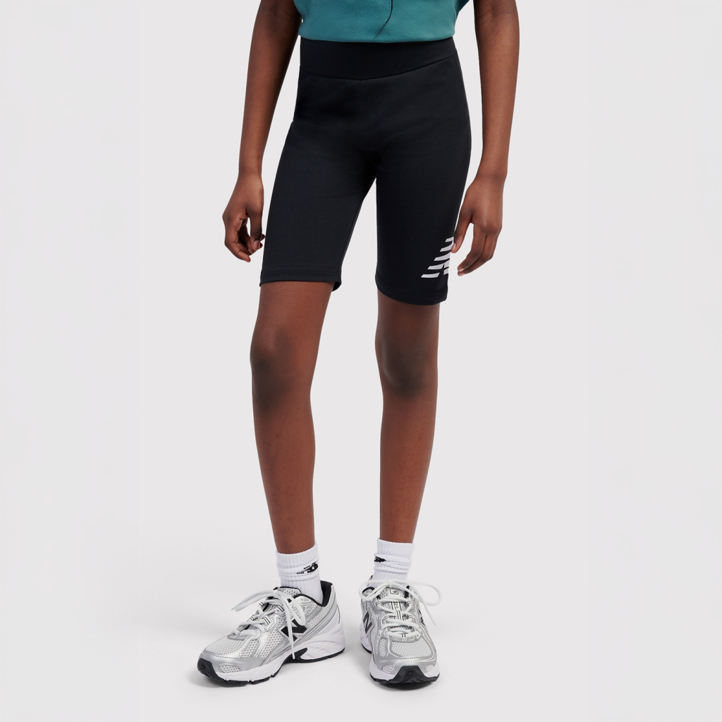 New Balance G Stacked Logo Cycle Short in SCHWARZ