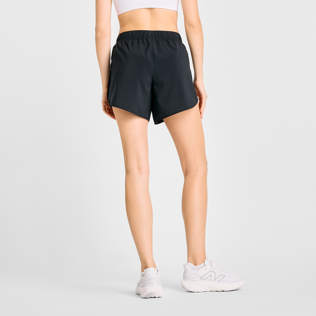 New Balance W Sport Short 5" in SCHWARZ