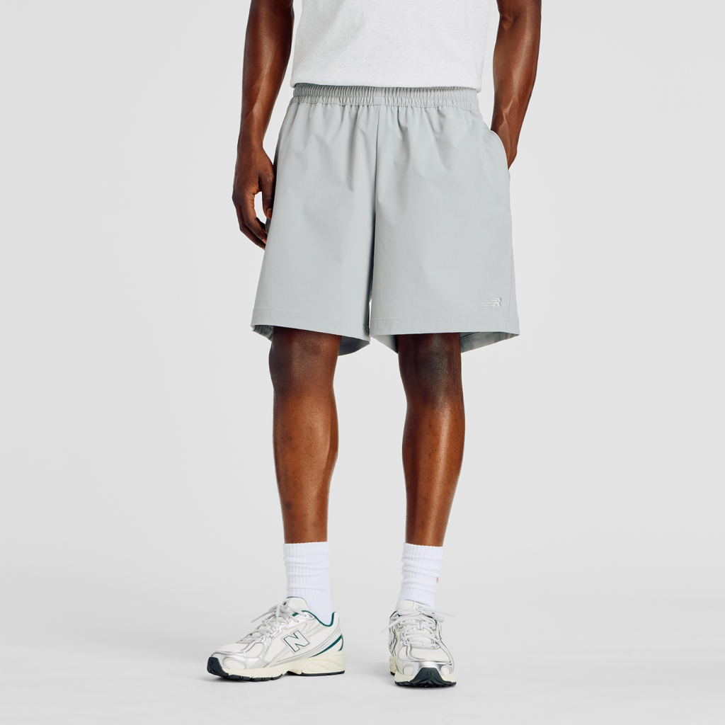 New Balance Athletics Stretch Woven Short 7" in GRAU