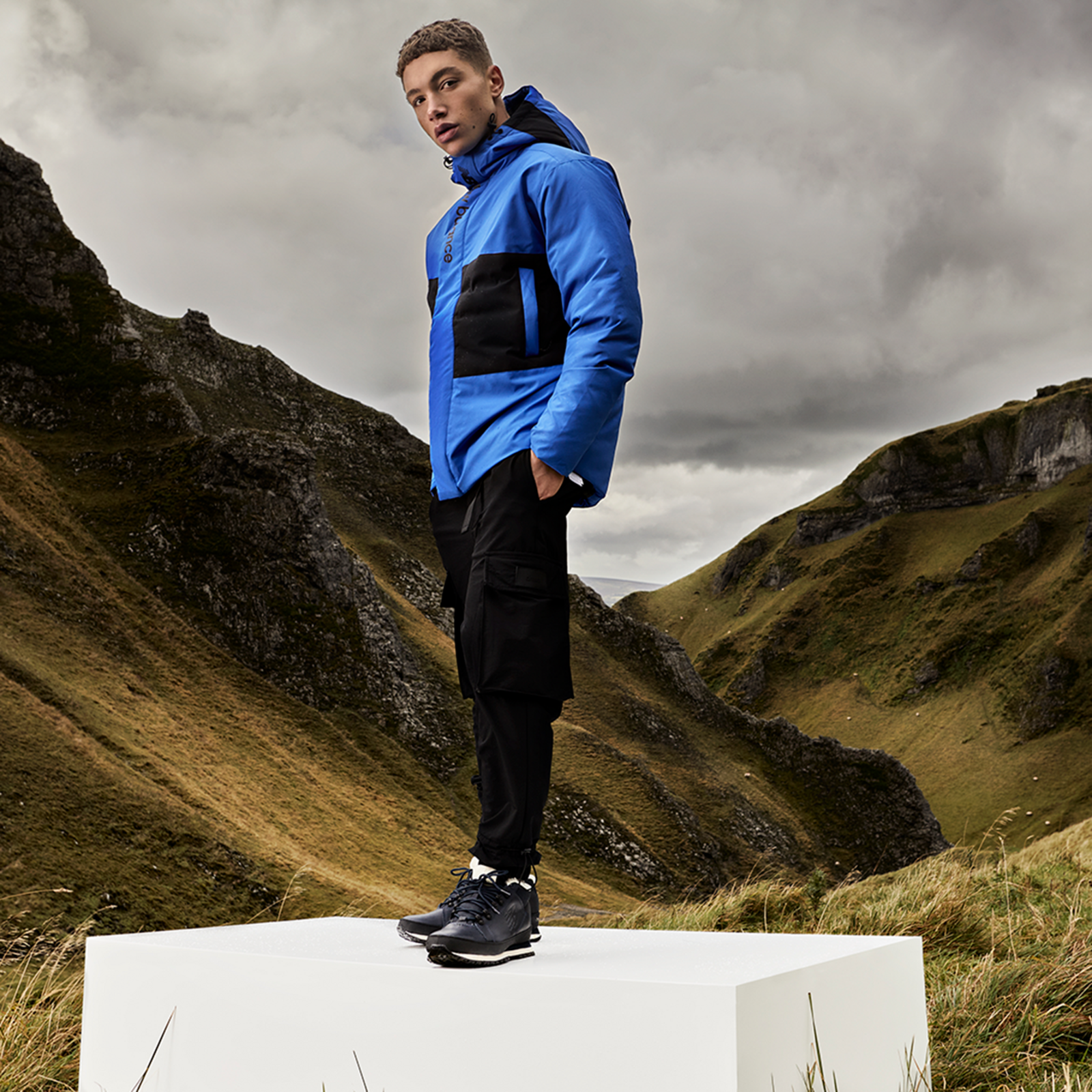 New Balance 754 Insulated in BLAU