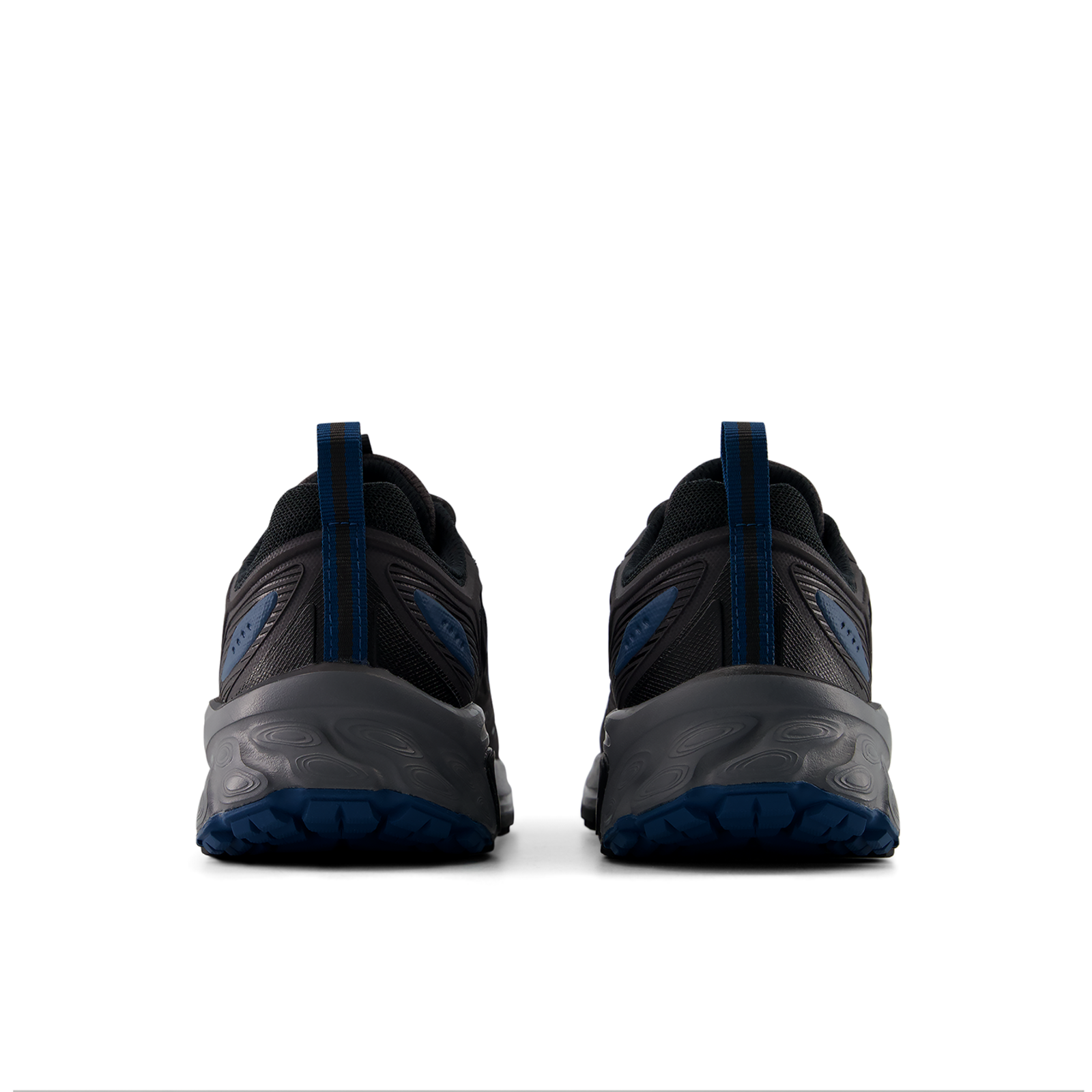 New Balance 410 v9 in SCHWARZ