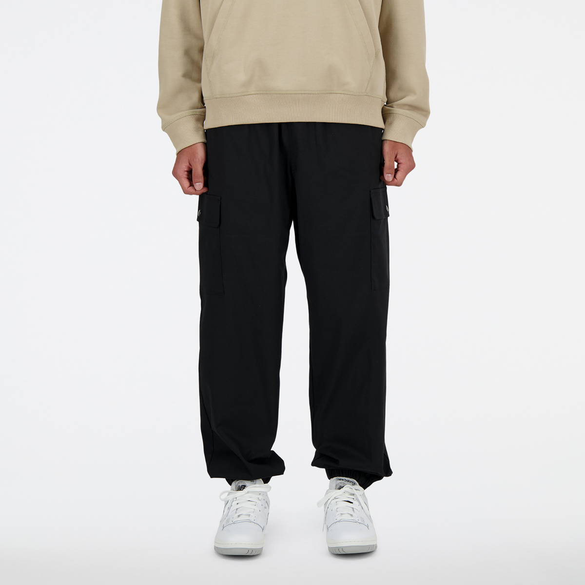 New Balance Twill Cargo Jogger in SCHWARZ