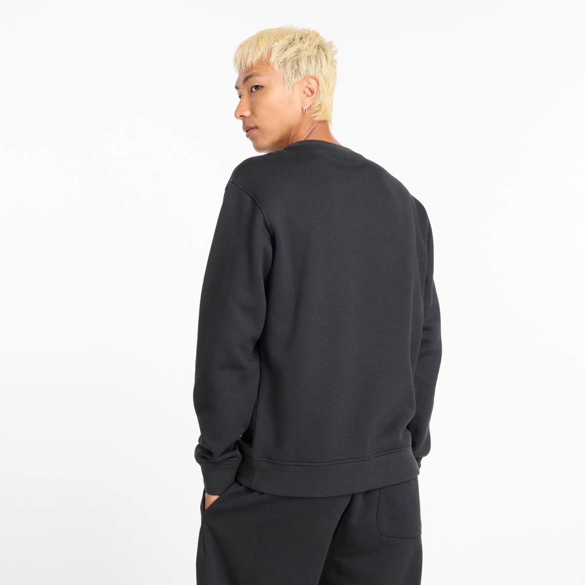 New Balance Sport Core Brushed Crew in SCHWARZ