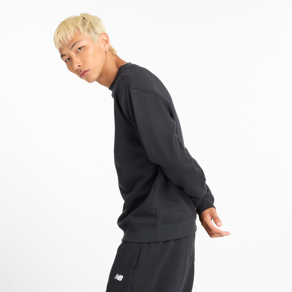 New Balance Sport Core Brushed Crew in SCHWARZ