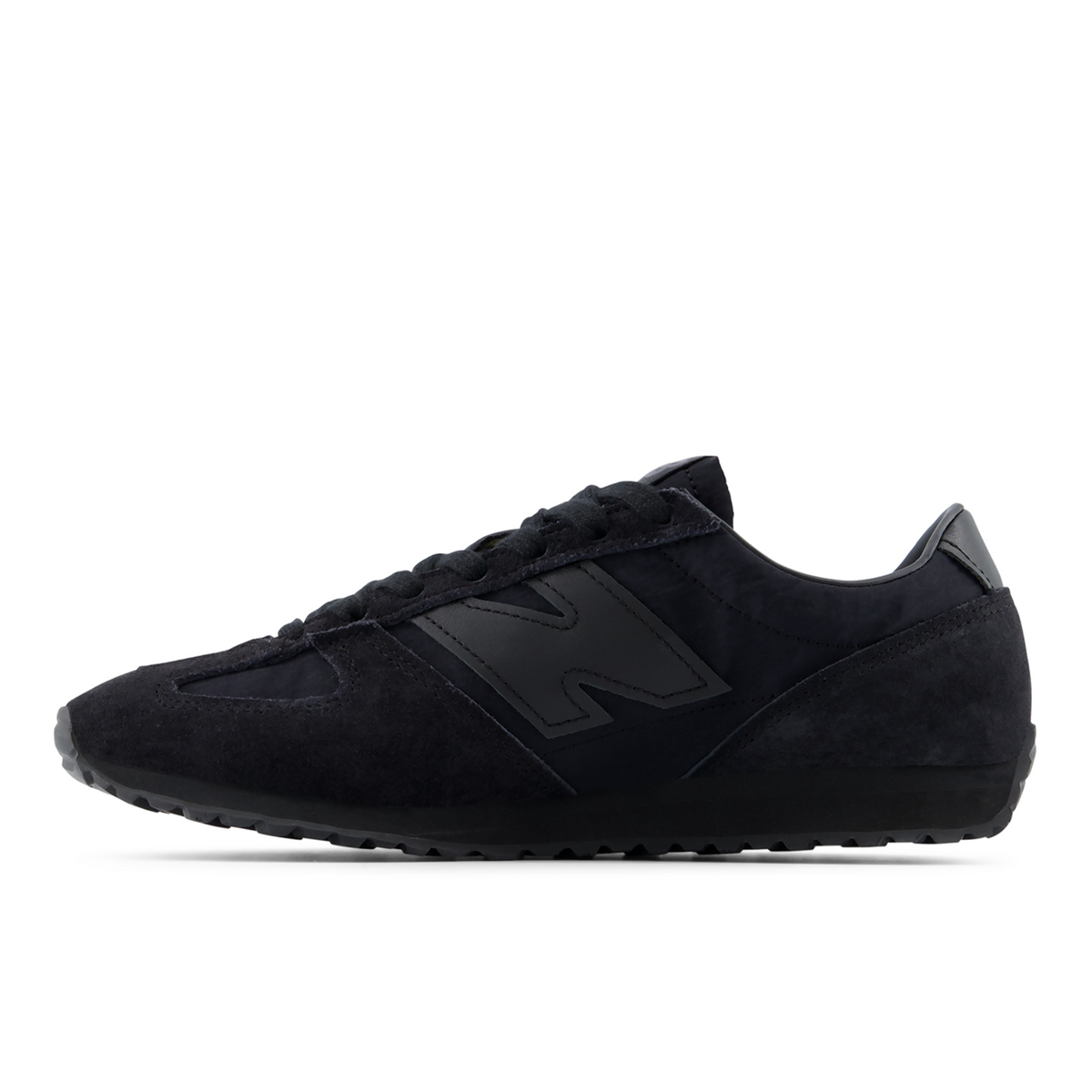 New Balance 471 Seasonal Staple in SCHWARZ