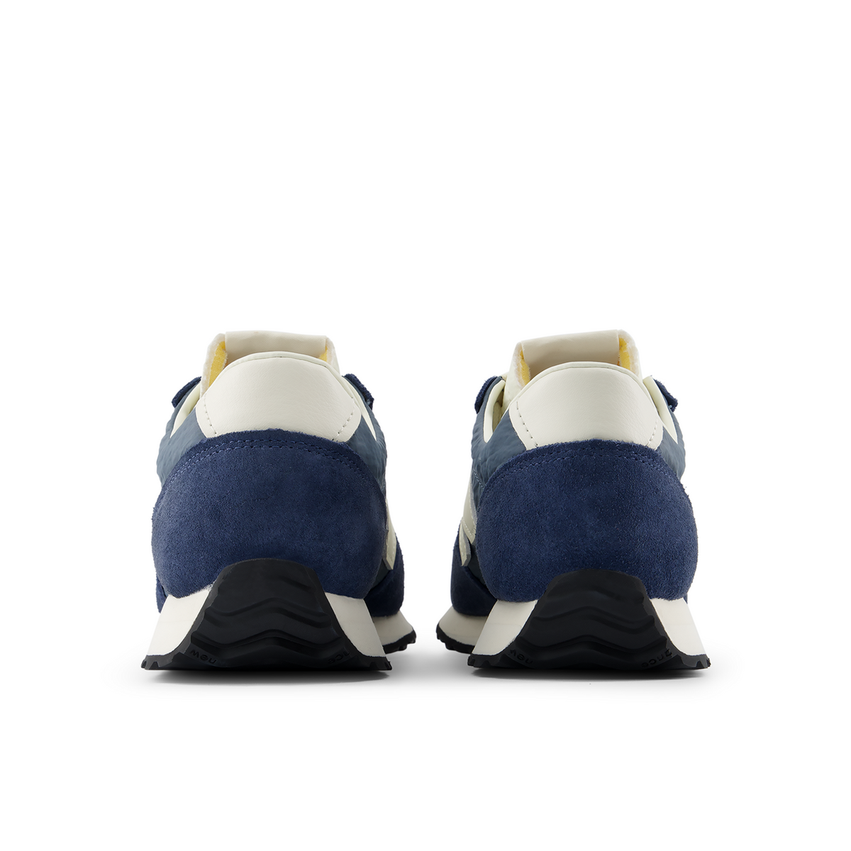 New Balance 471 Seasonal Staple in BLAU