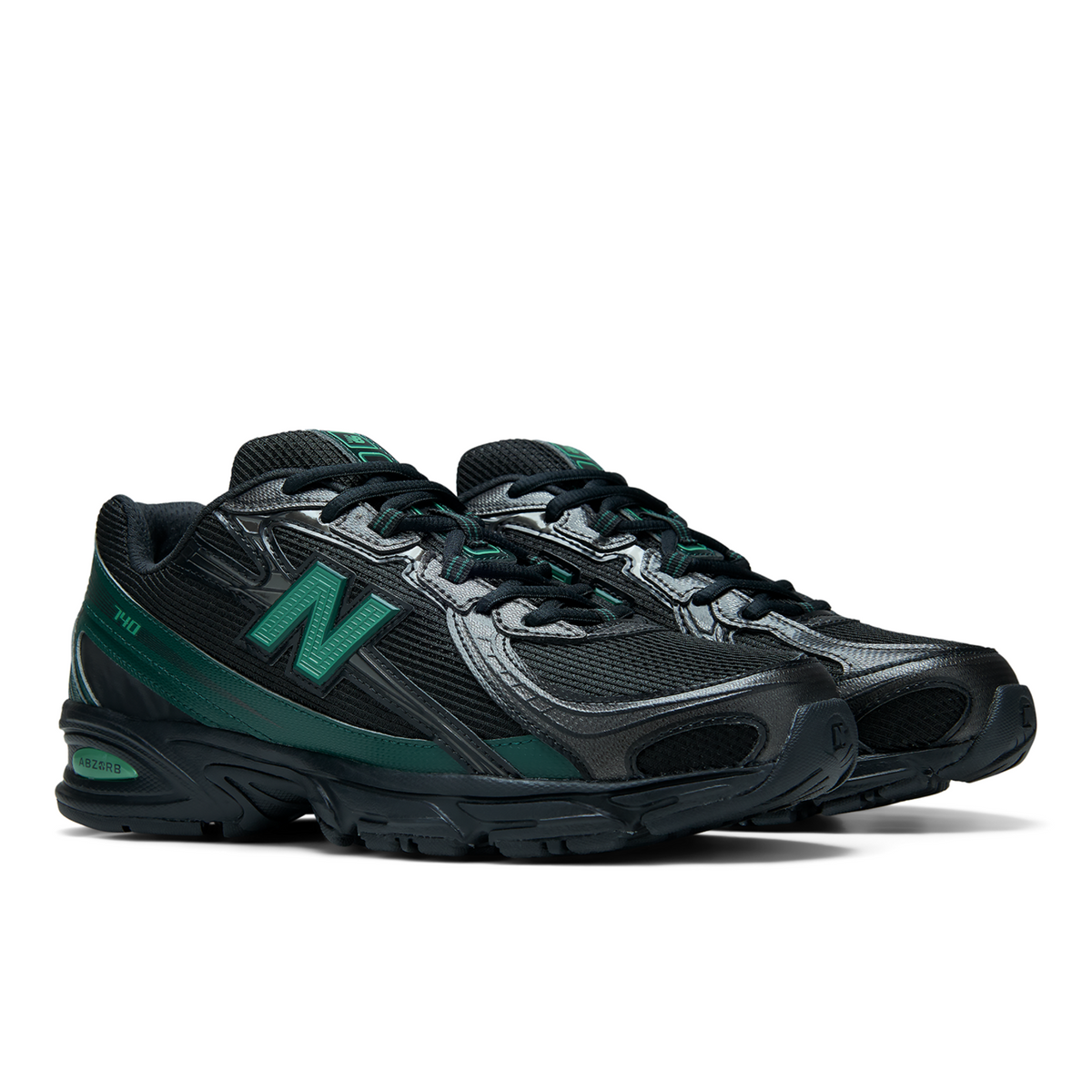 New Balance 740 Dark Vibes in SCHWARZ
