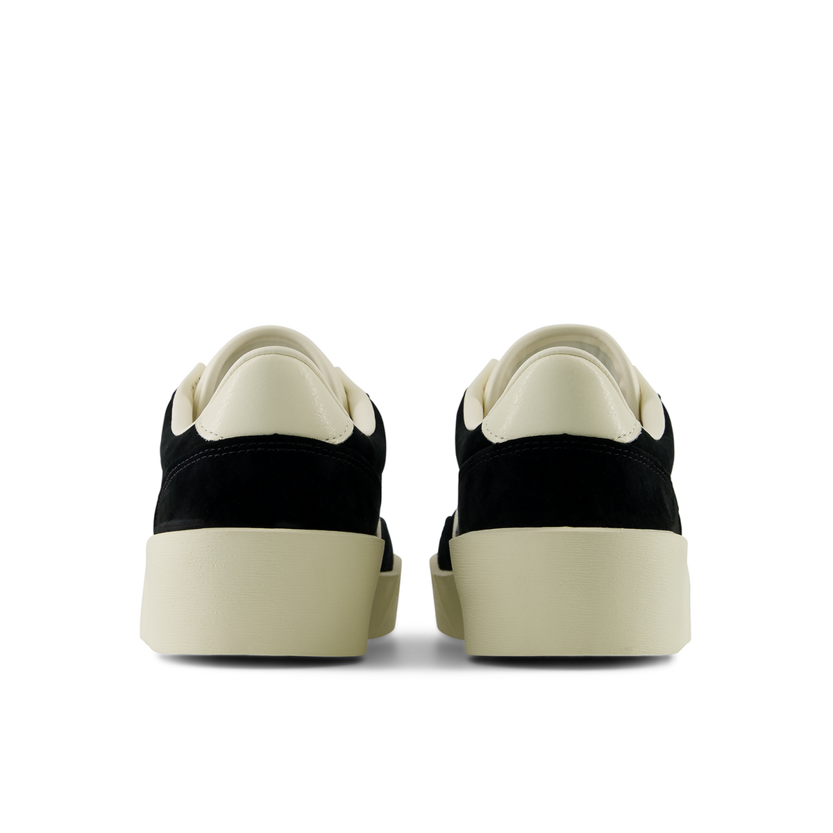 New Balance 750 Seasonal in SCHWARZ