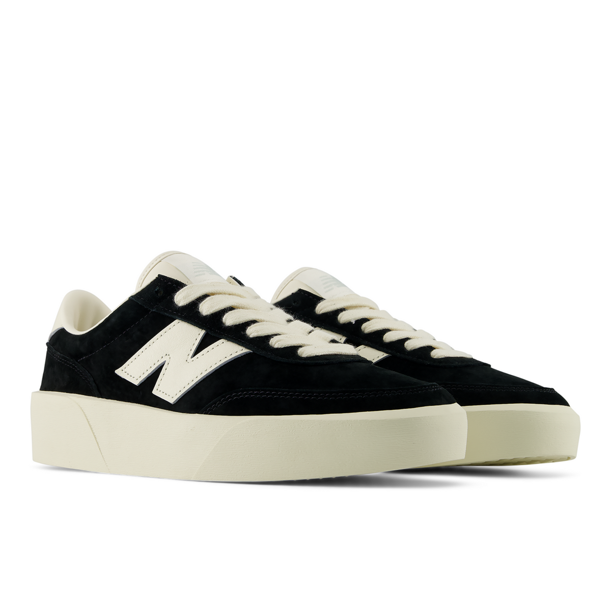 New Balance 750 Seasonal in SCHWARZ