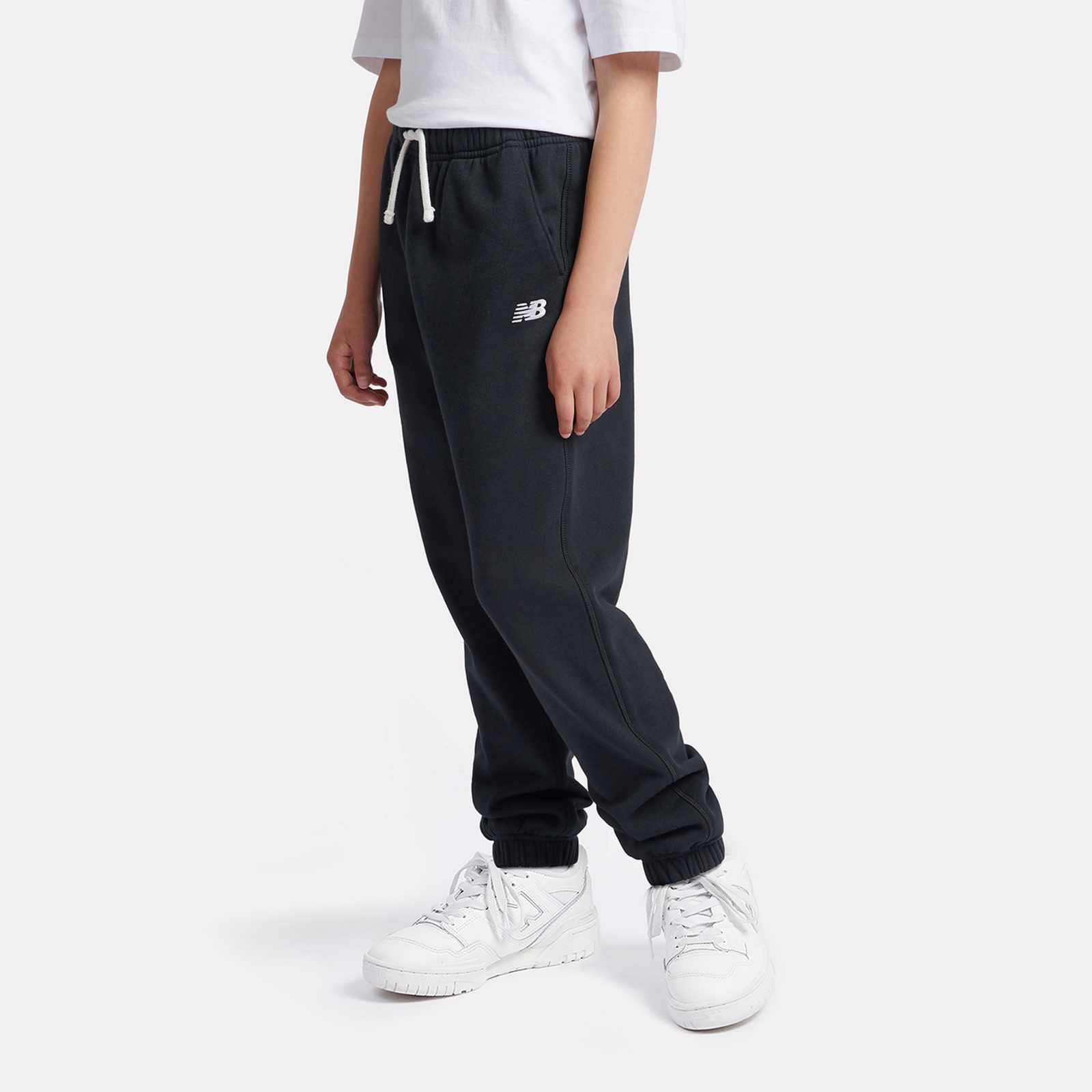 New Balance G New Balance French Terry Small Logo Jogger in SCHWARZ