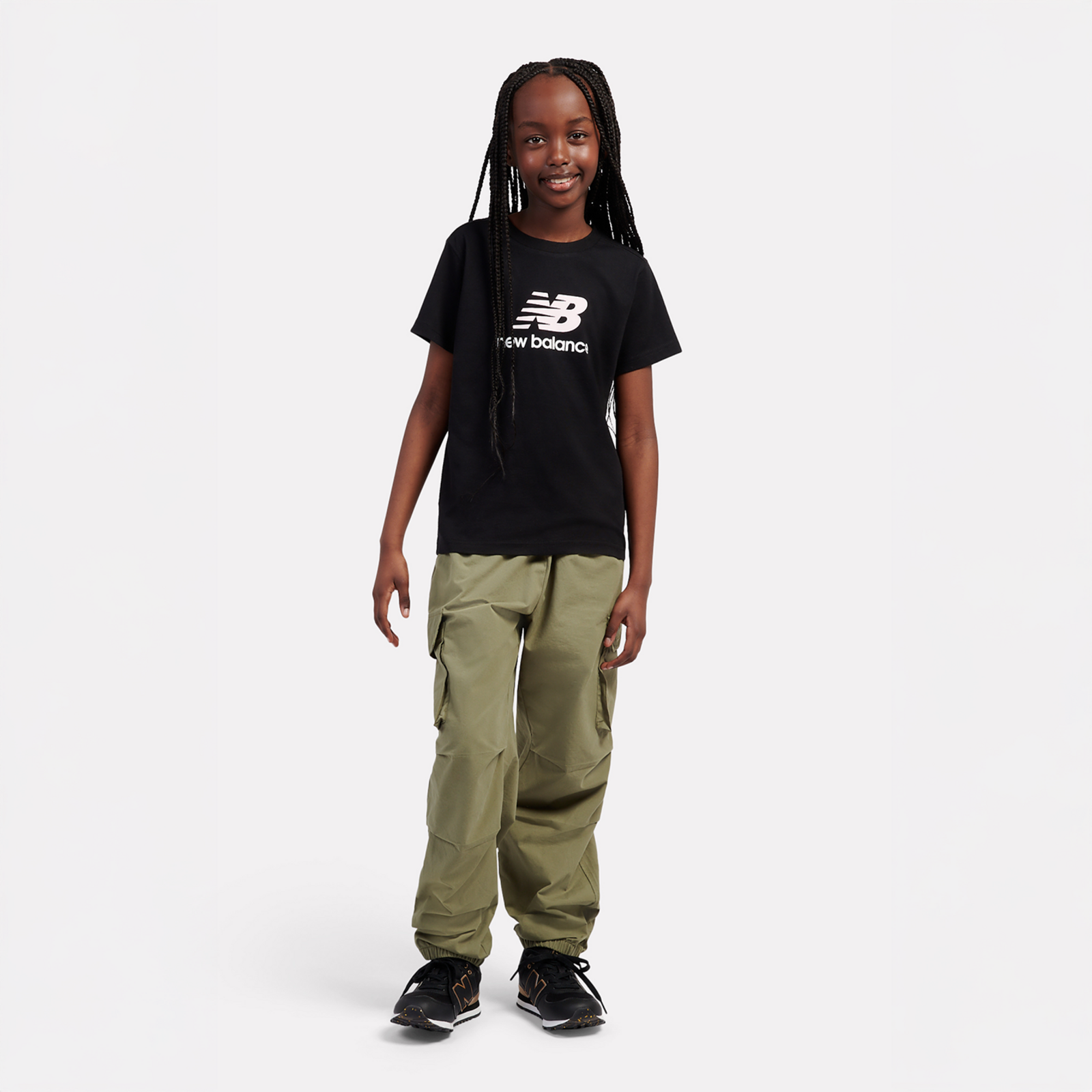 New Balance G NEW BALANCE JERSEY STACKED LOGO TEE in SCHWARZ
