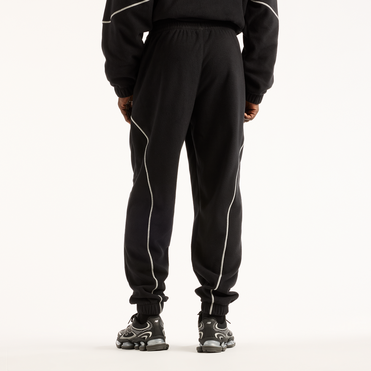 New Balance Trackside Polar Fleece Jogger in SCHWARZ
