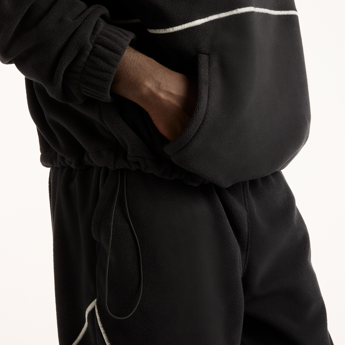 New Balance Trackside Polar Fleece Hoodie in SCHWARZ