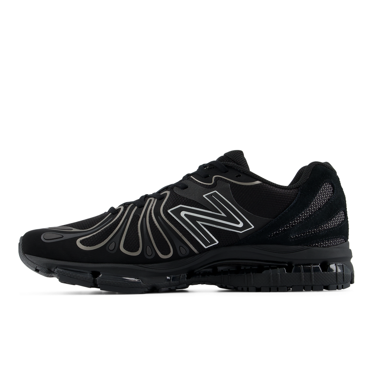 New Balance 1890 Essentials in SCHWARZ