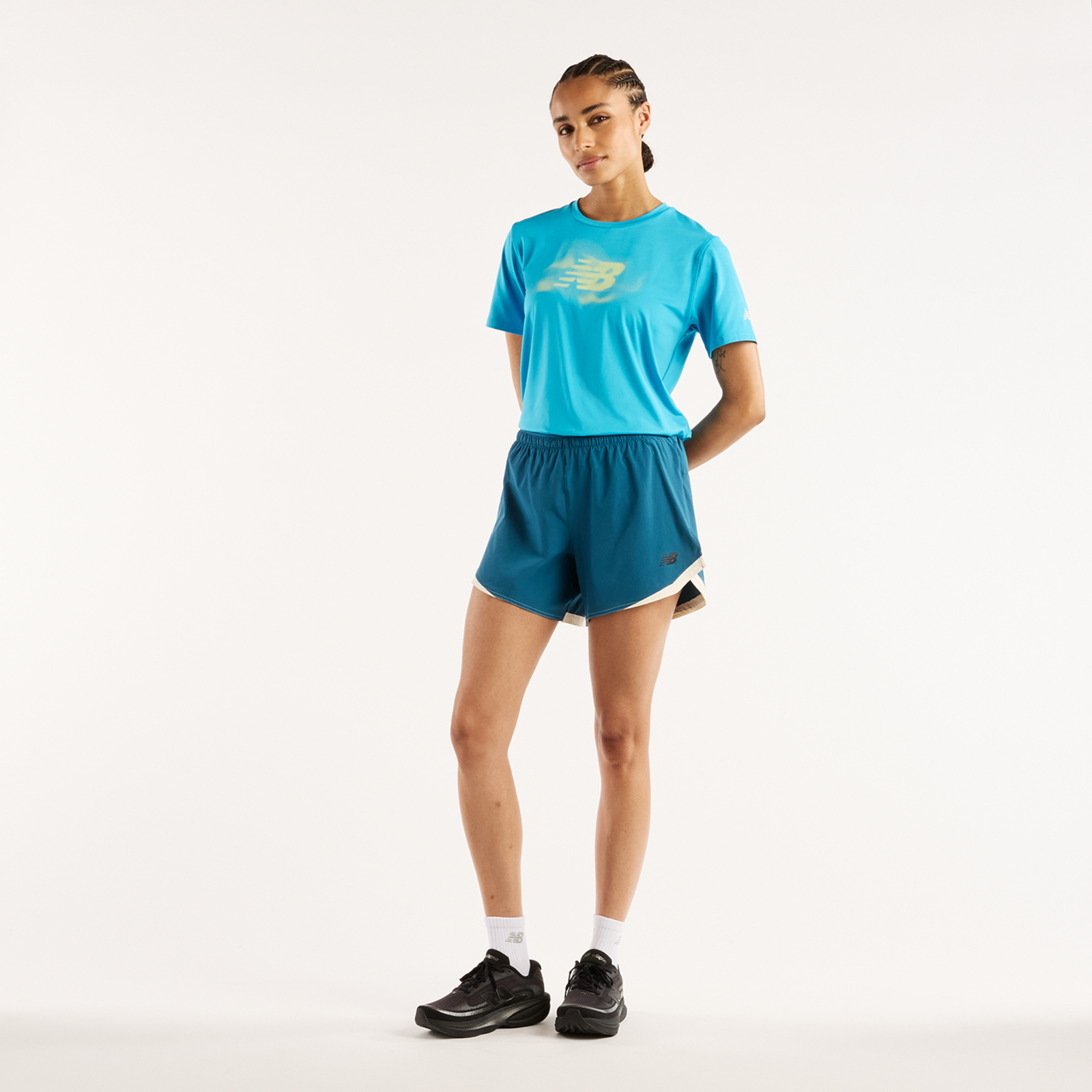 New Balance W Run Essentials Short 5" in BLAU