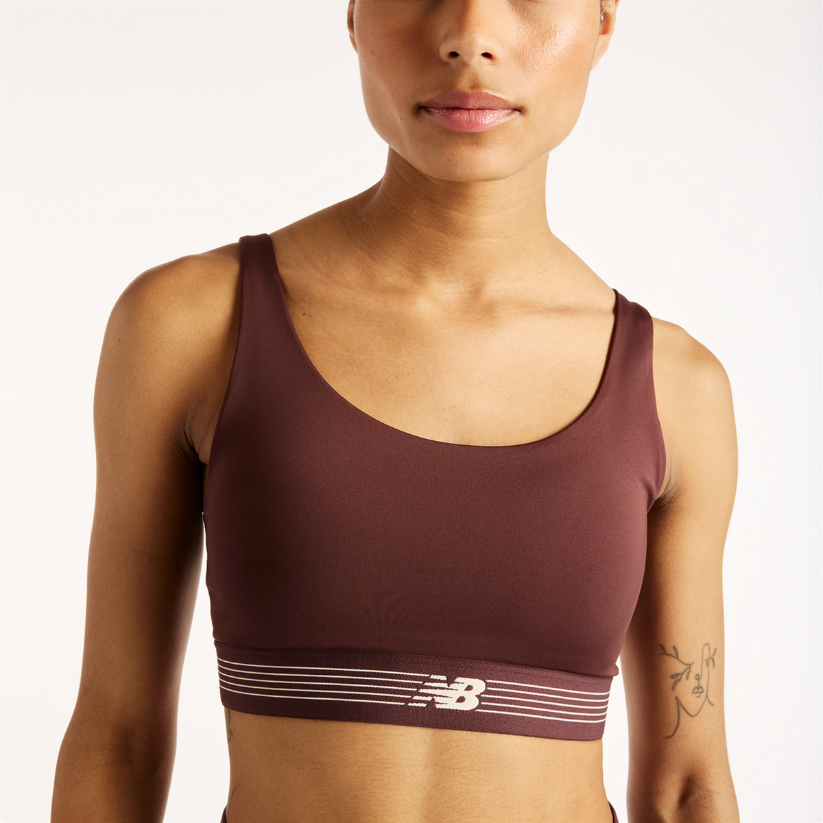 New Balance W AC Train Bra in ROT