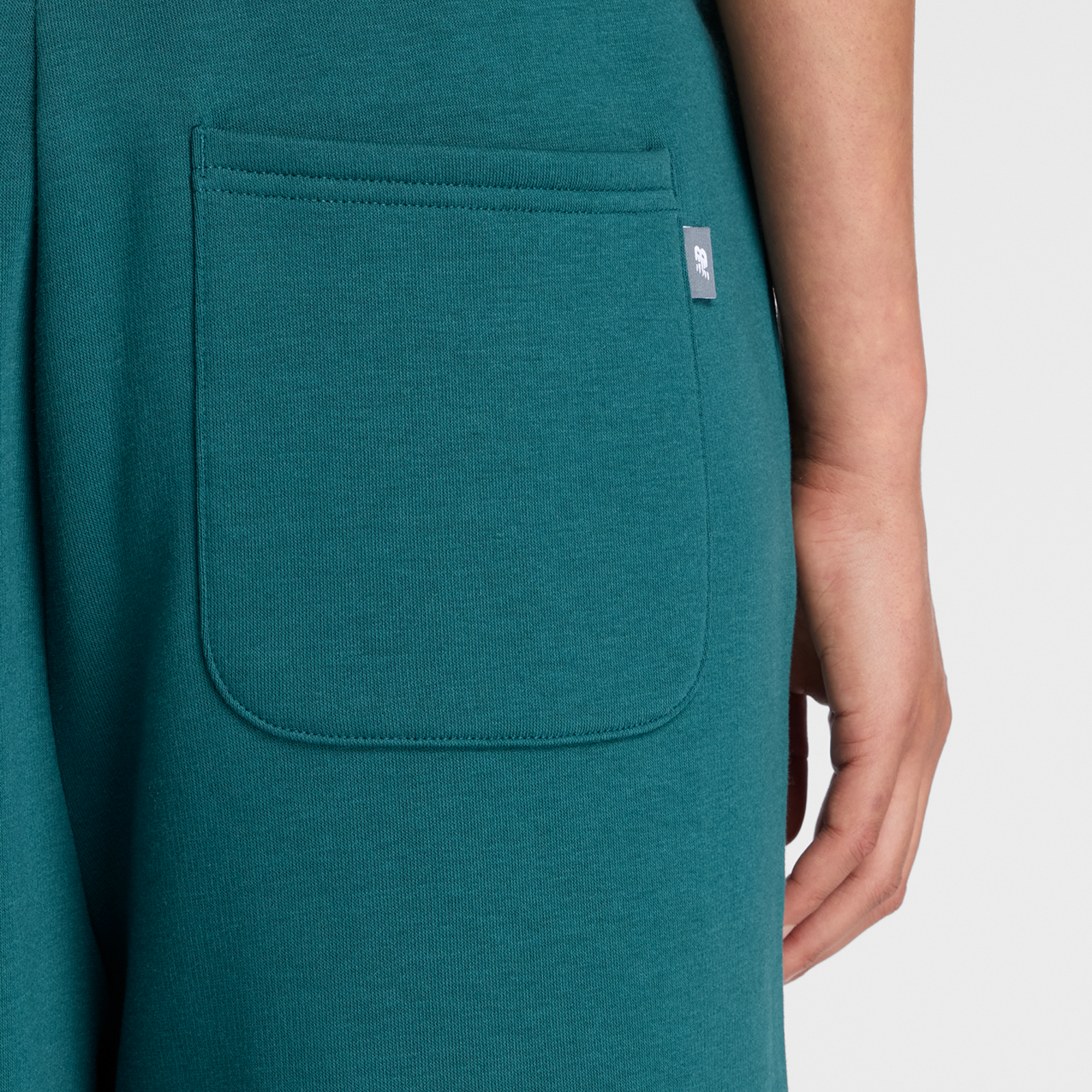 New Balance W Linear Heritage Fleece Barrel Pant in