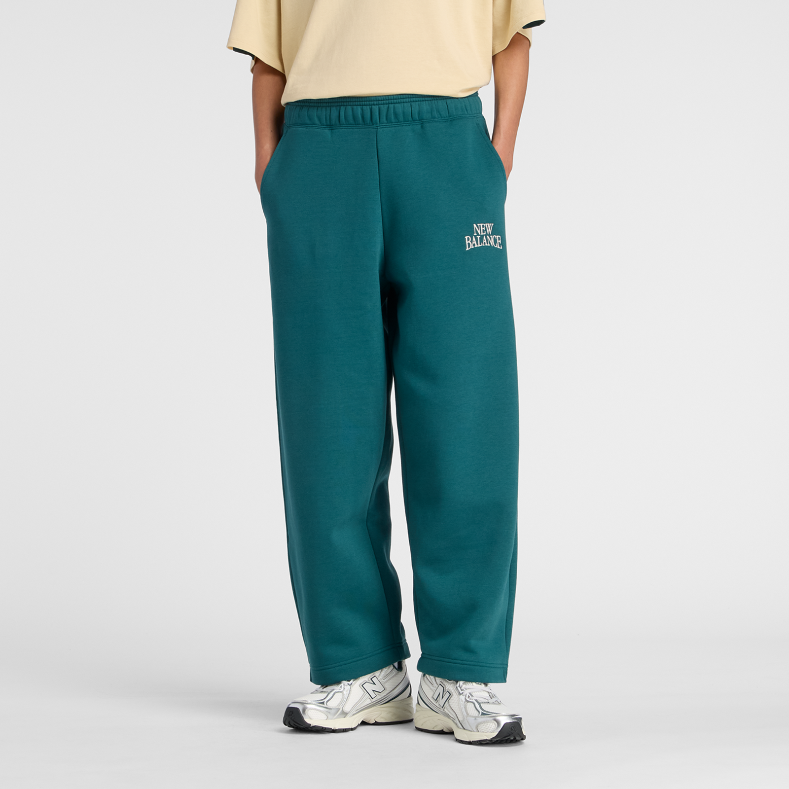 New Balance W Linear Heritage Fleece Barrel Pant in