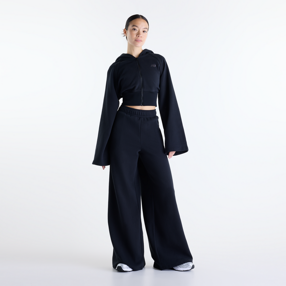 New Balance W Brushed Coastal Fleece Pant in SCHWARZ