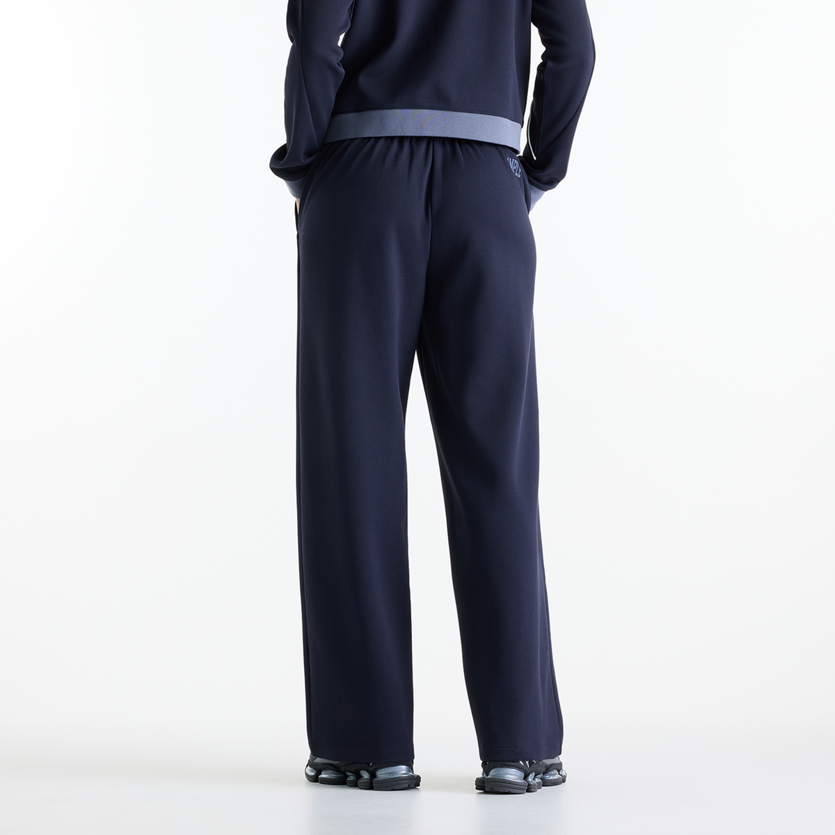New Balance W Sport Legacy Pique Pant in SCHWARZ