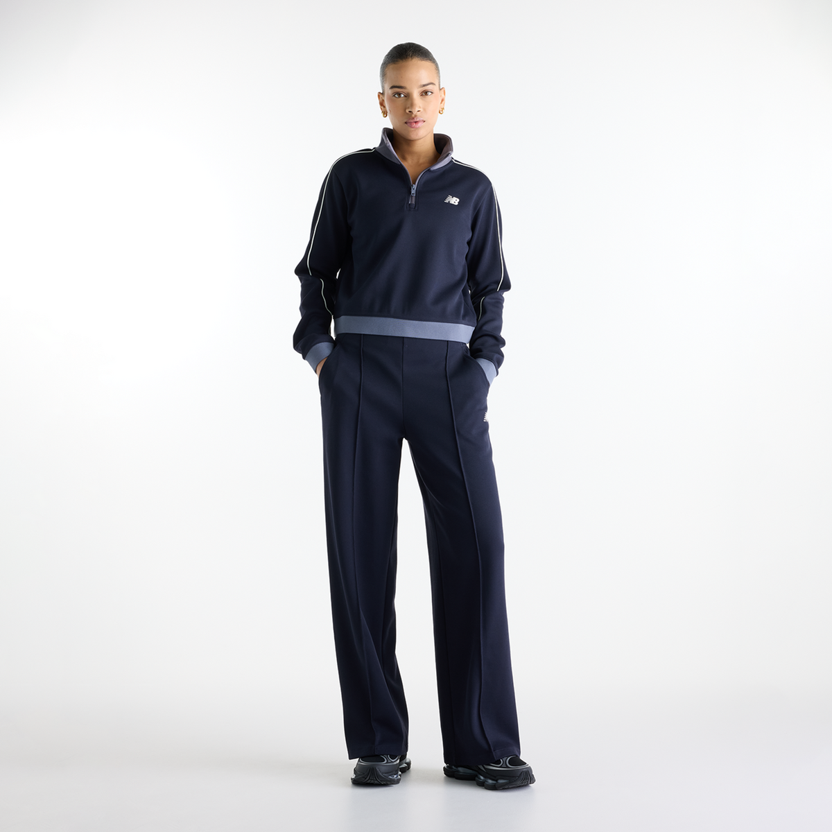 New Balance W Sport Legacy Pique Pant in SCHWARZ