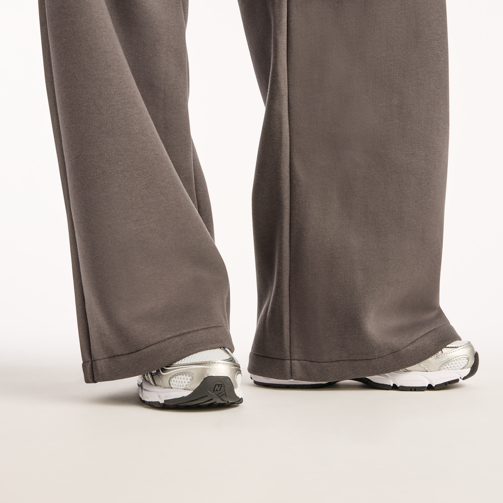 New Balance W Trackside Fleece Pant in
