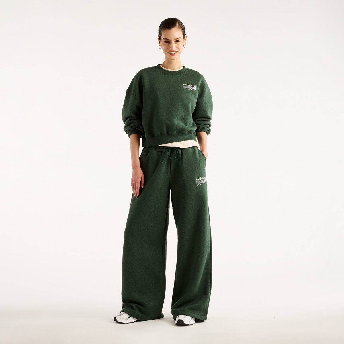New Balance W Trackside Fleece Pant in GRÜN